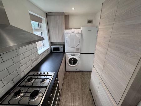 1 bedroom in a house share to rent - Photo 3