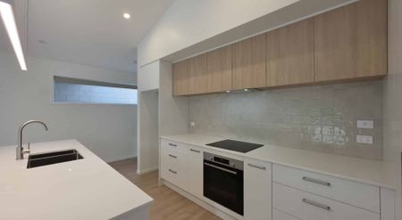 THREE BEDROOMS - Photo 3