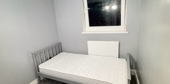 Room in a Shared Flat, Wolsey Court, SW11 - Photo 2