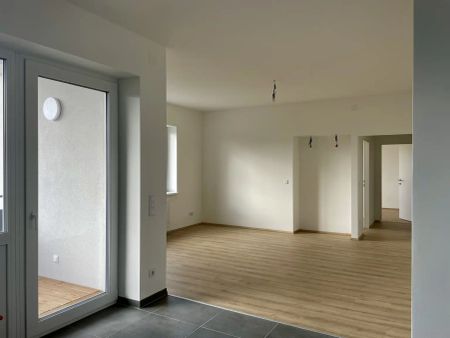 Erstbezug Mietwohnung samt Balkon und Autoabstellplatz - Photo 2