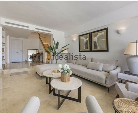 Alquiler de dúplex en Calle Sierra Bermeja - Photo 2