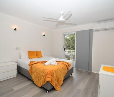 Beachside Living in the Heart of Torquay - Fully Furnished - Photo 6