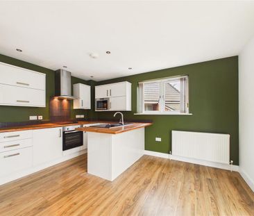 2 bedroom mews to rent - Photo 2