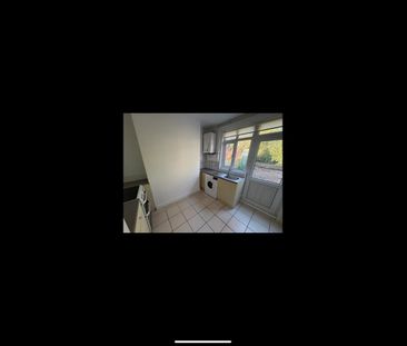 3 Bed Semi-Detached House, Chatsworth Park Grove, S12 - Photo 6