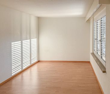 Ihr neues Zuhause! Hübsche 2.5 Zimmer Wohnung nähe Kantonsspital. - Photo 2