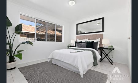 Modern and Low-maintenance Home - Photo 3