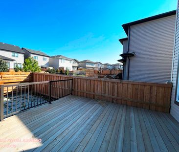 BEAUTIFUL UPGRADED 4 BED, 2.5 BATH, 2 STOREY SF HOME W/ MAIN FLOOR ... - Photo 1