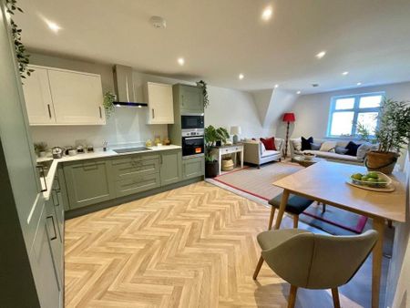 2 bedroom flat to rent - Photo 2