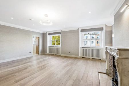 2 bedroom flat in London - Photo 4