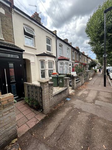 3 bedroom terraced house to rent - Photo 4