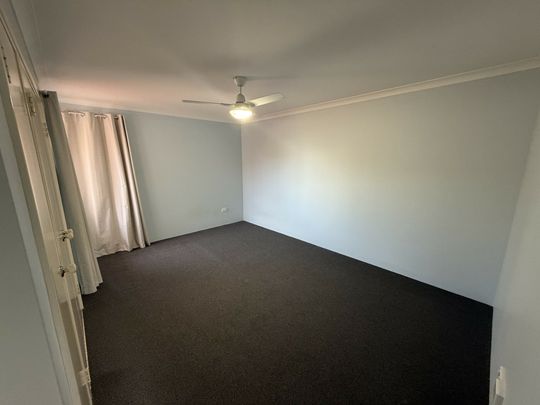 Spacious & Private Home with Easy-Care Yard - Close to Everything! - Photo 1