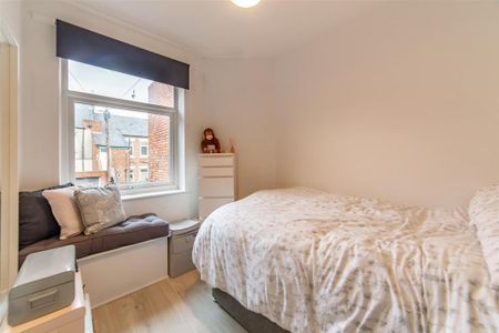 3 bedroom flat to rent - Photo 5