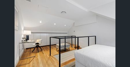 Luxurious Light Filled 3 Bedroom Terrace - Photo 3