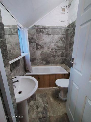 4 bedroom terraced house to rent - Photo 2