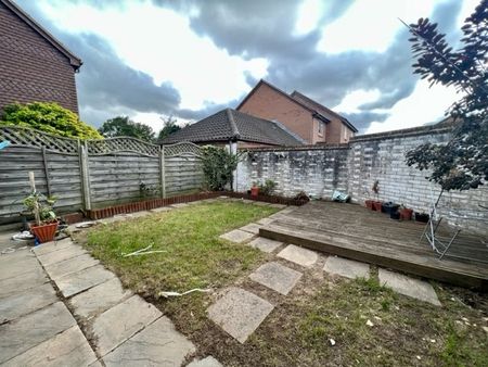 Middleton Gardens, Basingstoke, Hampshire, RG21 - Photo 3