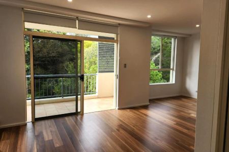 Modern comfort in heart of Balmain - Photo 2