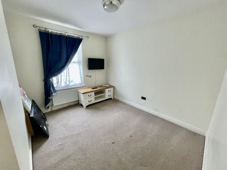 INCLUSIVE GAS AND WATER BILLS AVAILABLE NOW**** ONE DOUBLE BEDROOM**** ONE LIVING ROOM **** SHOWER ROOM ** FITTED KITCHEN*** ON STREET PARKING **** GAS CENTRAL HEATING*** DOUBLE GLAZED - Photo 4