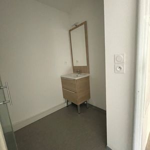 Location Appartement 1 pièce 18m² NIMES 30000 - Photo 3