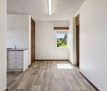 Secure two bedroom unit - Photo 3