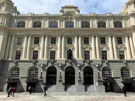 Sunny furnished two bedroom apartment with carpark - Photo 3