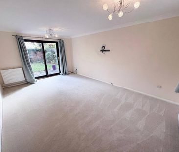 4 bedroom detached house to rent - Photo 3