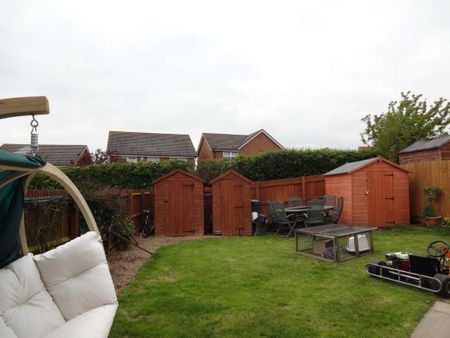 Lambourn Avenue, Stone Cross - Photo 4