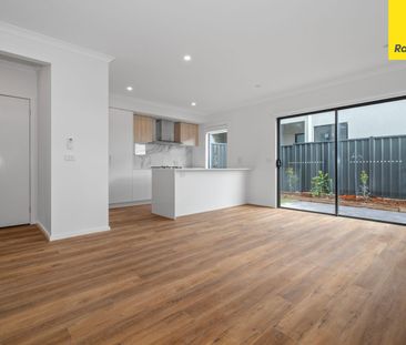 STYLISH, LOW MAINTENANCE LIVING! - Photo 6