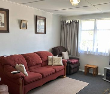 Priced Reduced Two Bedroom - Neat & Tidy - Photo 5