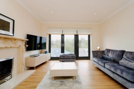 3Bedrooms, 3Bathrooms - Photo 2