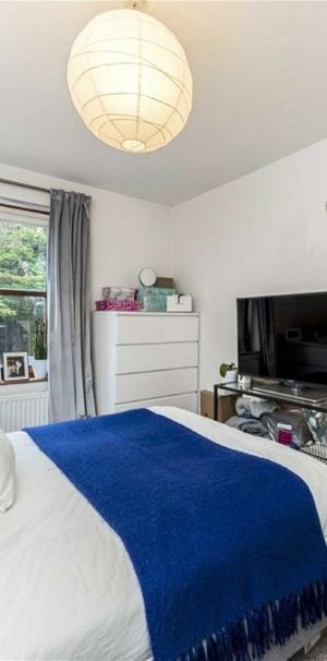 Petersham Road, TW10, London - Photo 1