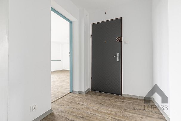 Trzypokojowe mieszkanie z balkonem na osiedlu Stałym w Jaworznie do wynajęcia | Spacer 3D - Photo 1