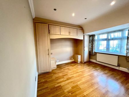 4 bedroom semi-detached house to rent - Photo 3