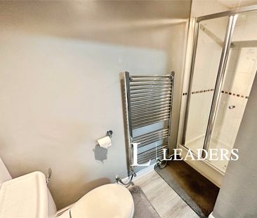 3 bedroom house to rent Ovaldene Way, ST4 - Photo 2