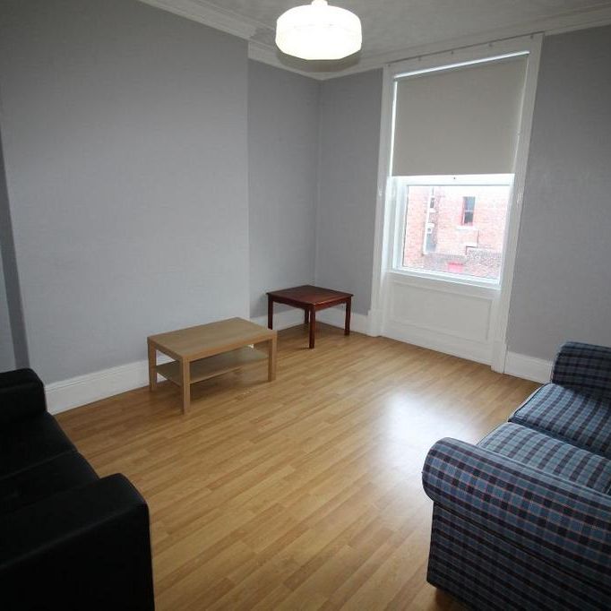 4 bedroom flat to rent - Photo 1