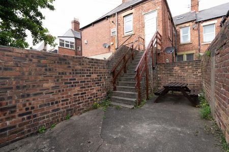 4 bed maisonette to rent in Rothbury Terrace, Newcastle Upon Tyne, NE6 - Photo 3