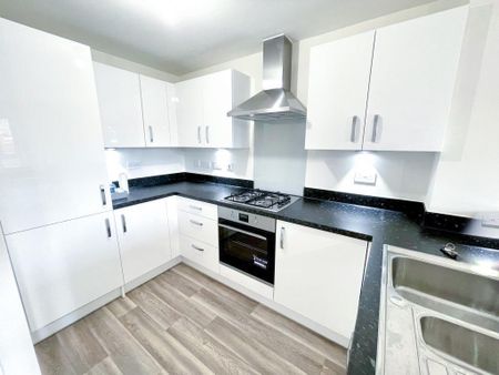 4 bedroom semi-detached house to rent - Photo 5