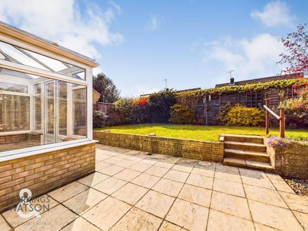 2 bedroom detached bungalow to rent - Photo 2