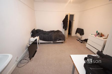 Bournemouth Malmesbury Park Road Charminster, BH8, Dorset - Photo 2