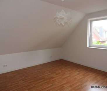 Schöne 3-Zimmer-Dachgeschoss-Wohnung mit Balkon im Zweifamilienhaus - Foto 6