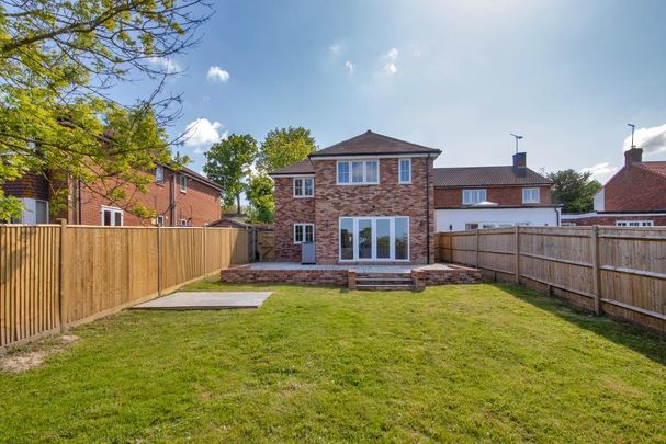 4 bedroom detached house to rent - Photo 1