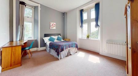 4 bedroom flat to rent - Photo 4