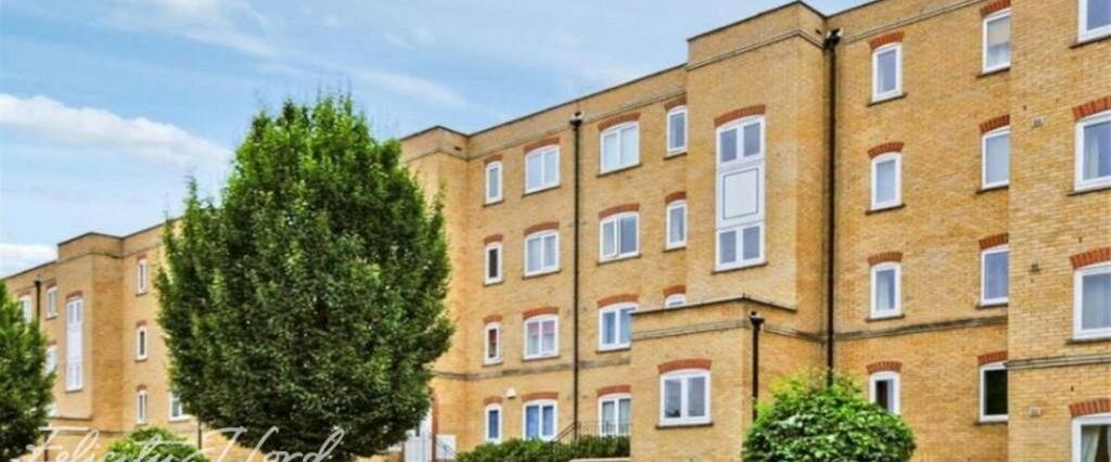 3 bedroom apartment to rent - Photo 1