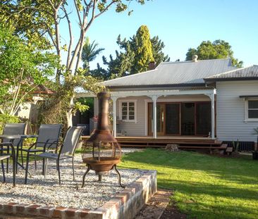 BEAUTIFULLY RENOVATED HOME - Photo 4