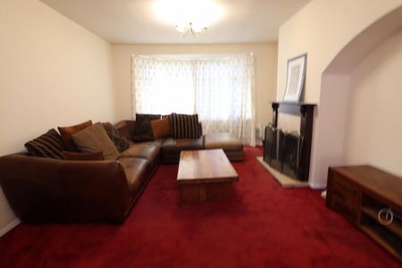 3 bedroom semi-detached house to rent - Photo 2