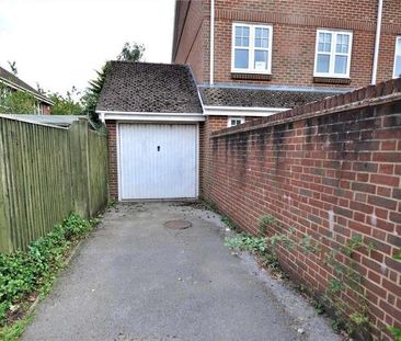 Crosby Way, Farnham, Surrey, GU9 - Photo 4