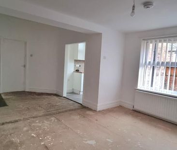 2 bedroom ground floor flat to rent - Photo 3