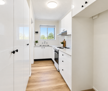 Stylish and Convenient - Photo 3