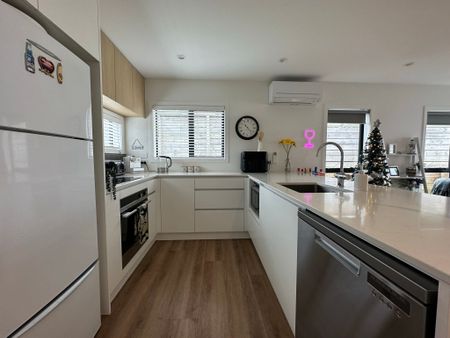 RARE IN RIVERHEAD - Photo 2