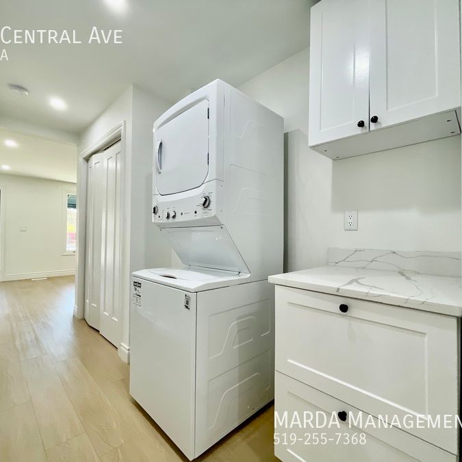 NEWLY RENOVATED 2BEDROOM+DEN/1BATH HOUSE ON CENTRAL AVE + UTILITIES - Photo 1