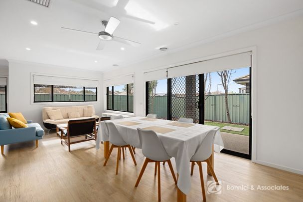 MODERN & STYLISH LIVING IN A QUIET THURGOONA COURT - Photo 1